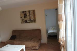 a living room with a couch and a table at Quenza-Alta Rocca in Quenza