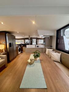 a large living room with a couch and a table at Fox Bali in Palma de Mallorca