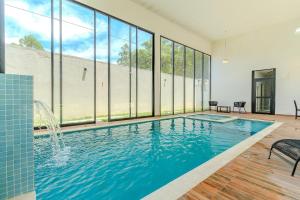 Swimmingpoolen hos eller tæt på Lindo Apto no Centro de Santo Antonio do Pinhal/SP