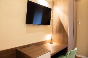 a room with a desk with a television on a wall at Palazzo Sciretta in Rocchetta SantʼAntonio