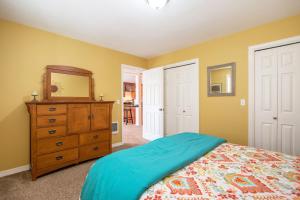 a bedroom with a bed and a dresser and a mirror at Northern Daylights in White Salmon