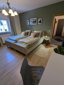 a bedroom with a bed in a room at Ferienwohnung am Steinweg in Solingen