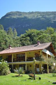 Uma vista da montanha tirada da pousada 