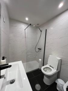 a bathroom with a shower and a toilet and a sink at Martins' Happy Home in Coimbra