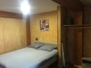 Postel nebo postele na pokoji v ubytování Loc Appart SPM Studio 5