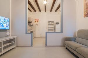 TV a/nebo společenská místnost v ubytování Juliet’s Paradise House