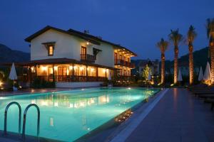 Bazén v ubytování Efe Hotel Gocek nebo v jeho okolí