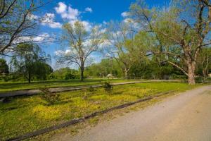 Imagen de la galería de Harveys House - STUDIO Attached Apartment - Fort Gibson lake area, en Fort Gibson
