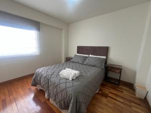 Ένα ή περισσότερα κρεβάτια σε δωμάτιο στο Centric apartment in Miraflores