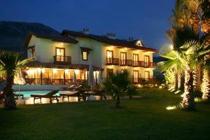 Bazén v ubytování Efe Hotel Gocek nebo v jeho okolí