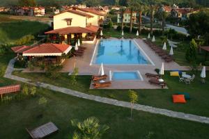 Bazén v ubytování Efe Hotel Gocek nebo v jeho okolí