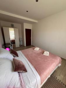 Posteľ alebo postele v izbe v ubytovaní Apartments Mirijana