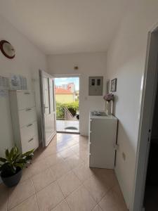 Kuchyňa alebo kuchynka v ubytovaní Apartments Mirijana