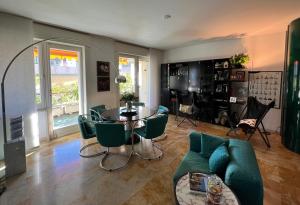 Гостиная зона в Tre Ponti Beach Apartment - Terrazzo vista Mare