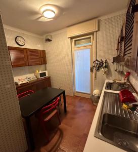 Кухня или мини-кухня в Tre Ponti Beach Apartment - Terrazzo vista Mare
