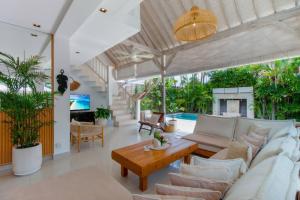 Χώρος καθιστικού στο Villa Rama Sita - 100m From Eat Street, 3br