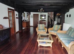 a living room with couches and a coffee table at Hermoso Caserío Navarra. (Madoz) in Madoz