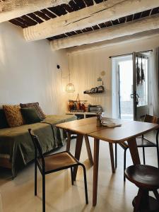 Gallery image of Vieil Antibes, plage de sable, avec parking in Antibes