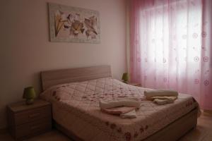 a bedroom with a bed with two towels on it at Casa Vacanze 2 bedrooms DIMORA DEL VIANDANTE in Civitavecchia