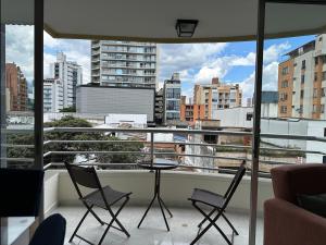 Modern & Spacious 3BRD Apt - Perfect Location! 발코니 또는 테라스
