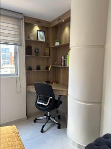 Modern & Spacious 3BRD Apt - Perfect Location! TV 또는 엔터테인먼트 센터