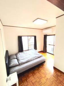 Postel nebo postele na pokoji v ubytování ビーチまで徒歩5分 BBQ無料 7名迄OK 戸建て貸切宿 Bignet villa