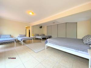 Ένα ή περισσότερα κρεβάτια σε δωμάτιο στο The Sandcastle