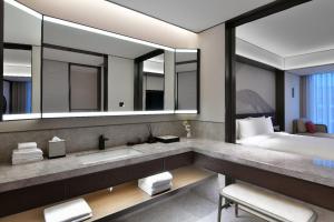 Voodi või voodid majutusasutuse JOYA Hangzhou Qianjiang New Town toas