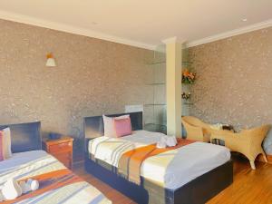 Postel nebo postele na pokoji v ubytování Leng Sengna Hotel