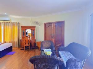 Postel nebo postele na pokoji v ubytování Leng Sengna Hotel
