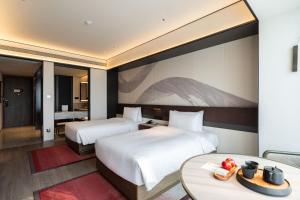 Voodi või voodid majutusasutuse JOYA Hangzhou Qianjiang New Town toas