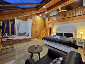 Posezení v ubytování Hygge Home Manali