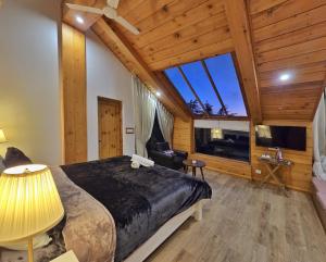 TV a/nebo společenská místnost v ubytování Hygge Home Manali
