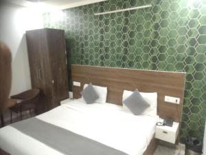 Postel nebo postele na pokoji v ubytování HOTEL S R PLAZAa