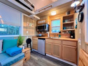 Η κουζίνα ή μικρή κουζίνα στο Tiny House on private large property