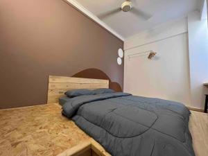 a bedroom with a bed with a wooden head board at Cosy Pinewood House 5 Pax- Family friendly, Wifi in Kajang