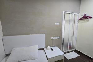 Postel nebo postele na pokoji v ubytování Fast Hotel Sri Gombak