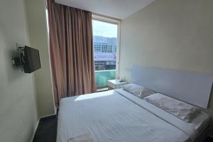 Postel nebo postele na pokoji v ubytování Fast Hotel Sri Gombak