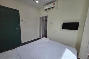 Postel nebo postele na pokoji v ubytování Fast Hotel Sri Gombak