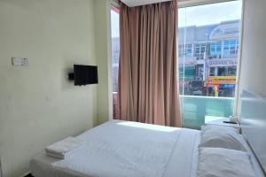 Postel nebo postele na pokoji v ubytování Fast Hotel Sri Gombak
