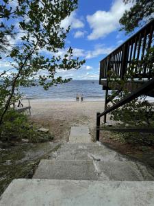 a bench on the beach with the ocean in the background at FLETCHER LIMIT 8 cottage in Standish