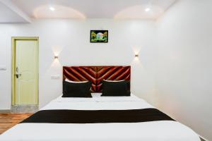 Postel nebo postele na pokoji v ubytování HOTEL O RMS GRAND