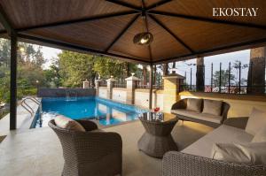 Πισίνα στο ή κοντά στο EKOSTAY - Shelby Villa