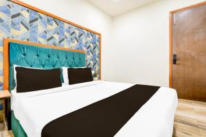 Postel nebo postele na pokoji v ubytování Super Townhouse Hotel Silver Saffron
