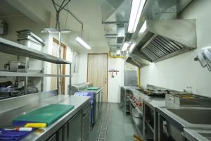 Dapur atau dapur kecil di Kaashvi Residency - Managed by Atithi House