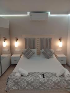 Postel nebo postele na pokoji v ubytování Olympia Corfu