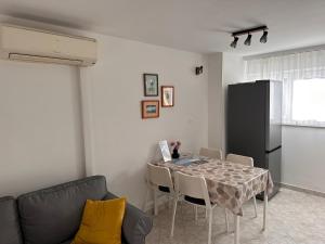 Posedenie v ubytovaní Apartment Ella Mare