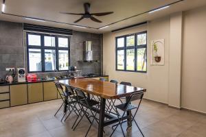 a kitchen with a table and a ceiling fan at Dreamspace Villa I Afamosa Melaka in Kampong Pulau Sebang
