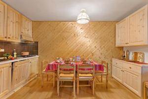 Kuchyň nebo kuchyňský kout v ubytování Appartamento Quota 1800 - Happy Rentals