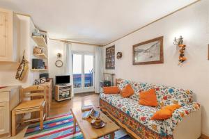 a living room with a couch and a table at Appartamento Quota 1800 - Happy Rentals in Claviere